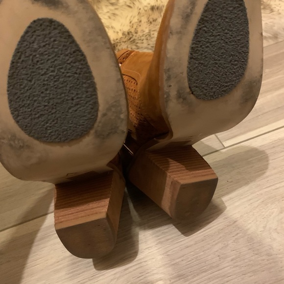 Anthropologie leather booties zip up whiskey color - Picture 7 of 7